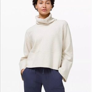 NWT LULULEMON Retreat Yourself Pull Over